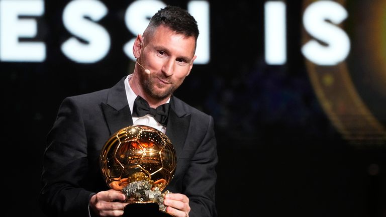 Po ukończeniu 32. roku życia Lionel Messi po raz kolejny zdobył trzy wyróżnienia Złotej Piłki